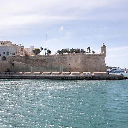 Historic - Super Location Near Valletta Ferry Cospicua