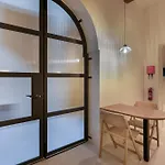 Historic - Super Location Near Valletta Ferry Apartment