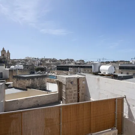 Historic - Super Location Near Valletta Ferry アパート *