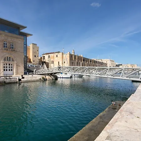 Historic Apartments - Super Location Near Valletta Ferry Apartment